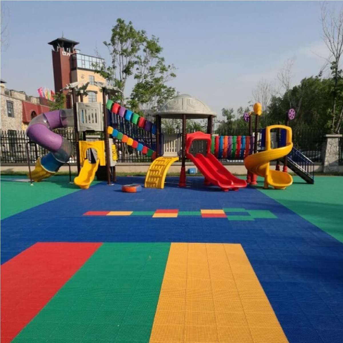 SUNTECH - PLAYGROUND FLOORING 20 MM EPDM TOP
(14 MM BASE + 6 MM EPDM TOP)
